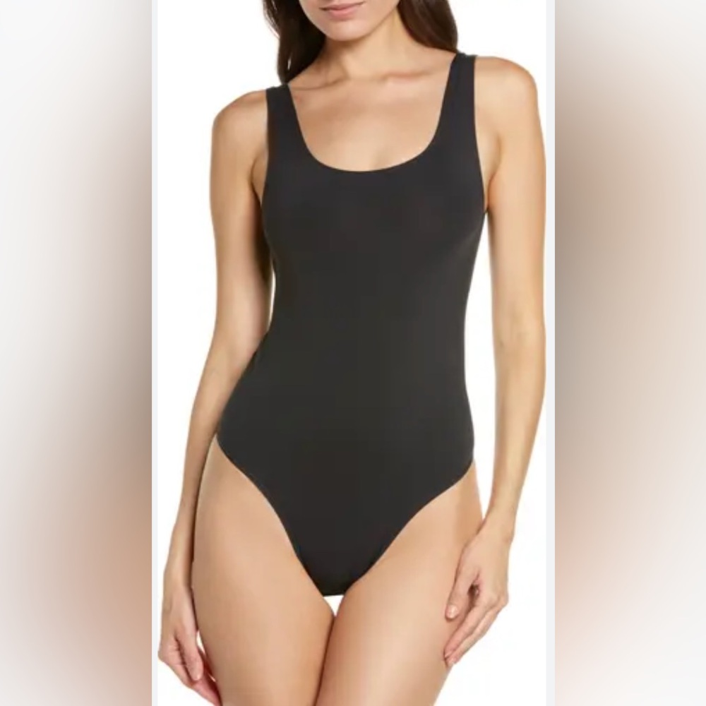 SKIMS Soft Smoothing Seamless Thong Bodysuit Double Scoop Layering Black Small